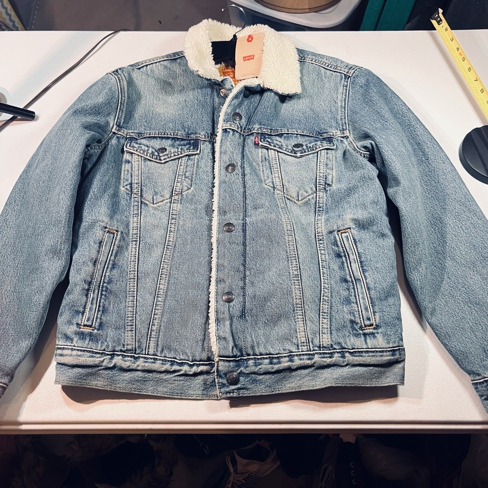 NWT Levis‎ Mens Sherpa Jacket Denim Trucker Jacket Light Wash 163650044 Small